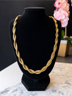Vintage style Gold Tone Twisted Herringbone Snake Chain Statement Necklace